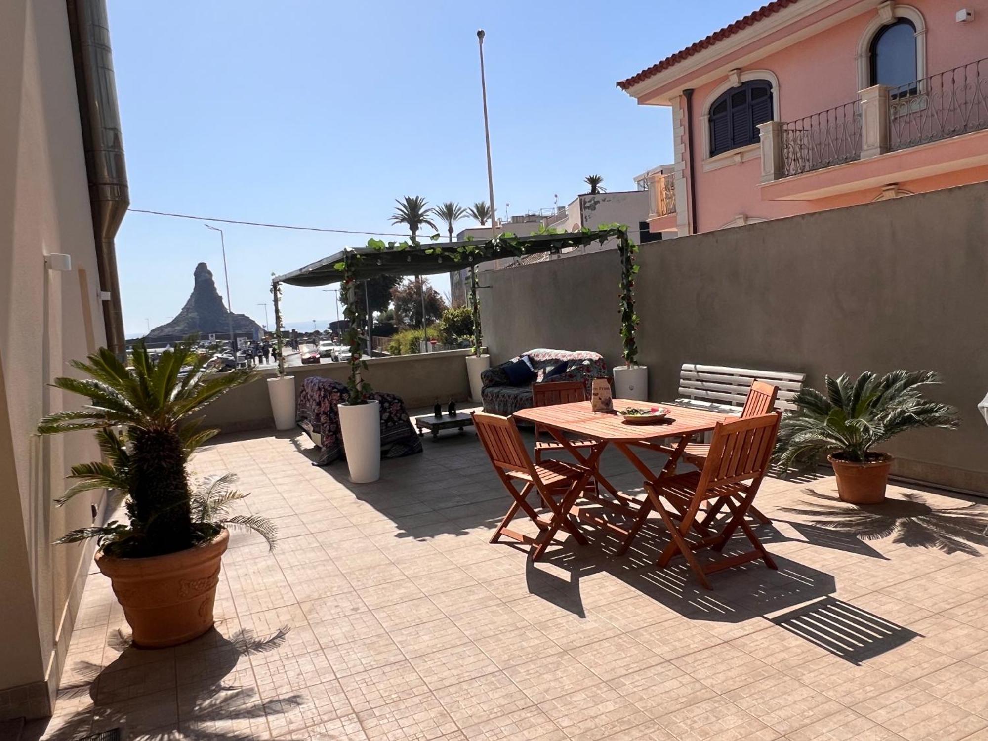Terrazza Faraglioni Leilighet Aci Trezza Eksteriør bilde